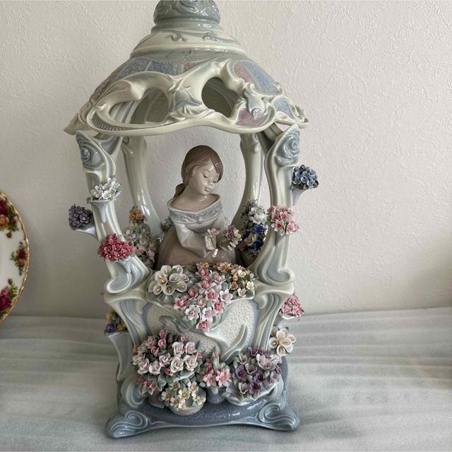 店舗 アウトレット販売 LLADRO リヤドロ「お花に囲まれて」 87500円