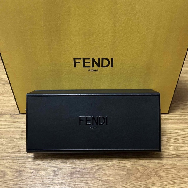 FENDI(フェンディ)の新品！ フェンディ ボックス バッグ ヴィトン バレンシアガ ロエベ 財布 メンズのバッグ(ショルダーバッグ)の商品写真