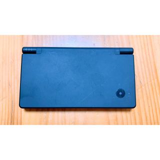 ニンテンドウ(任天堂)のNintendo DSi 本体　黒(携帯用ゲーム機本体)