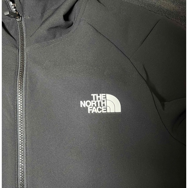 THE NORTH FACE(ザノースフェイス)のNP72071 エイペックスサーマルフーディ　Mサイズ メンズのジャケット/アウター(マウンテンパーカー)の商品写真