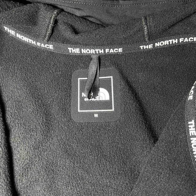 THE NORTH FACE(ザノースフェイス)のNP72071 エイペックスサーマルフーディ　Mサイズ メンズのジャケット/アウター(マウンテンパーカー)の商品写真