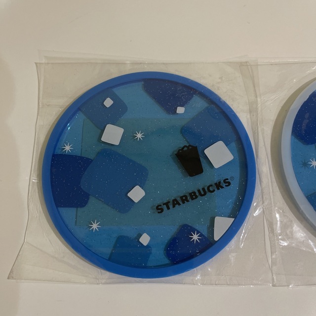 Starbucks Coffee(スターバックスコーヒー)の2/19迄最終値下げ/スターバックスコーヒー/コースターキュービックアイス２枚 インテリア/住まい/日用品のキッチン/食器(テーブル用品)の商品写真