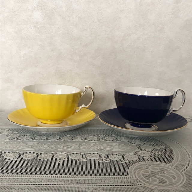 Aynsley China(エインズレイ)の【新品未使用品】AYNSLEY エインズレイ　二色2客セット　カップ&ソーサー  インテリア/住まい/日用品のキッチン/食器(グラス/カップ)の商品写真