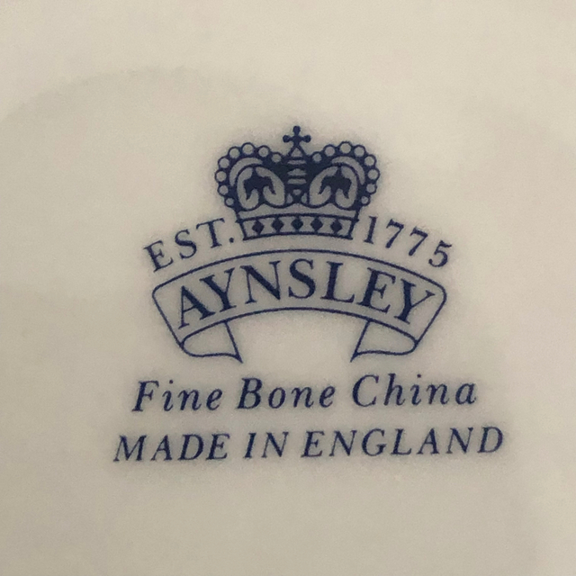 Aynsley China(エインズレイ)の【新品未使用品】AYNSLEY エインズレイ　二色2客セット　カップ&ソーサー  インテリア/住まい/日用品のキッチン/食器(グラス/カップ)の商品写真