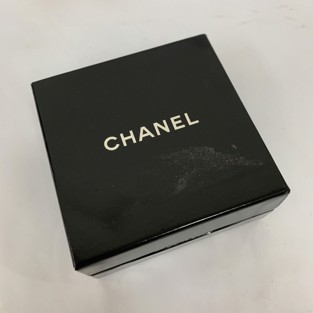 CHANEL(シャネル)のCHANEL シャネル ヴィンテージ ウッド調イヤリング　シャネル　ロゴ入り レディースのアクセサリー(イヤリング)の商品写真