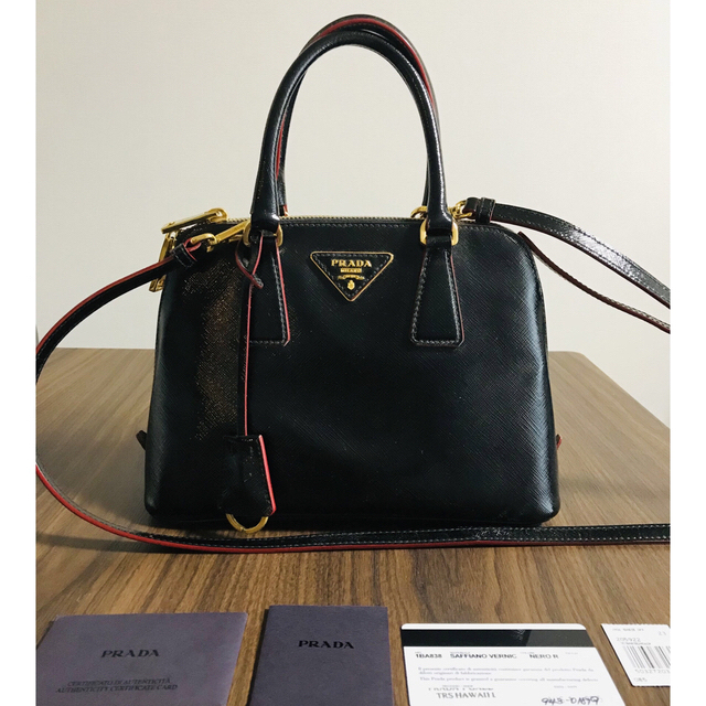 美品 PRADA プラダ サフィアーノ ミニ ショルダーバッグ レザー レッド