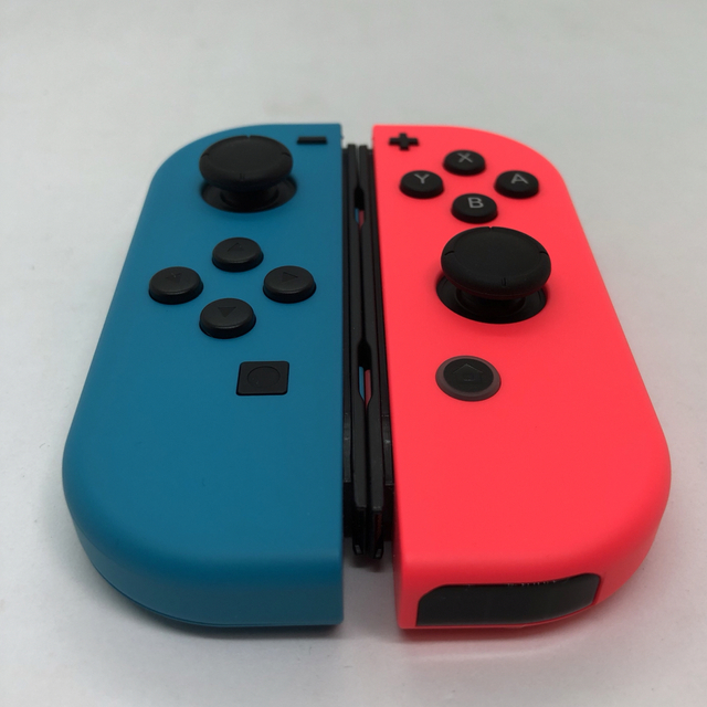 Nintendo Switch(ニンテンドースイッチ)のJoy-Con（ネオンブルー / ネオンレッド） エンタメ/ホビーのゲームソフト/ゲーム機本体(その他)の商品写真