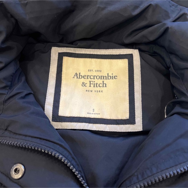 Abercrombie&Fitch(アバクロンビーアンドフィッチ)のアバクロ　レディース　ダウン レディースのジャケット/アウター(ダウンジャケット)の商品写真