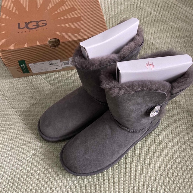 【新品】UGG   ブーツ　23cmブーツ