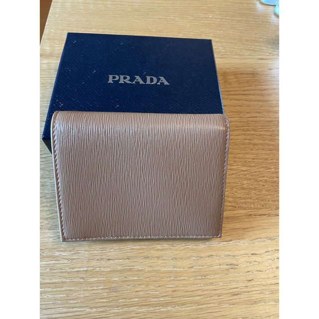 PRADA(プラダ)のPRADA二つ折り財布　ベージュ レディースのファッション小物(財布)の商品写真