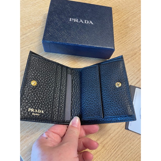 PRADA(プラダ)のPRADA二つ折り財布　ベージュ レディースのファッション小物(財布)の商品写真