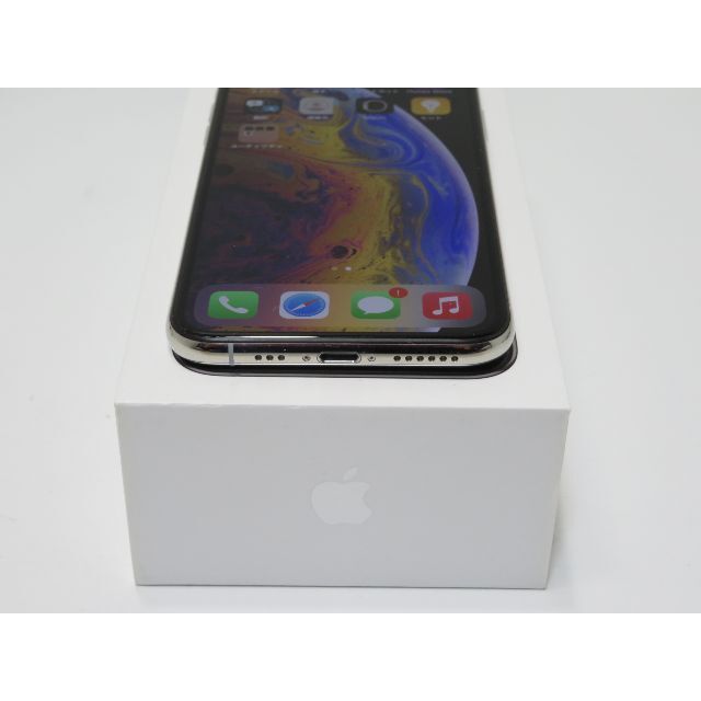 Apple(アップル)のiPhone XS 64GB MTAX2 J/A SIMフリー シルバー スマホ/家電/カメラのスマートフォン/携帯電話(スマートフォン本体)の商品写真
