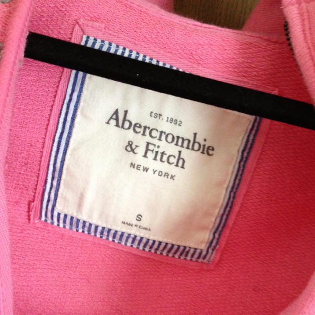 Abercrombie&Fitch(アバクロンビーアンドフィッチ)のアバクロ パーカー レディースのトップス(パーカー)の商品写真