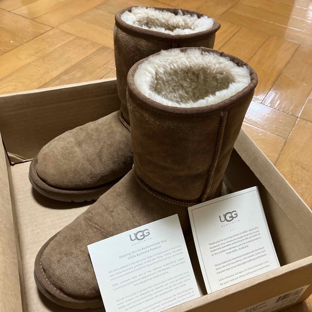 UGG AUSTRALIA(アグオーストラリア)のUGG CLASSIC SHORT 5825 W/CHE レディースの靴/シューズ(ブーツ)の商品写真