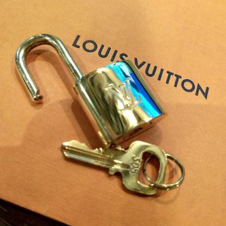 ルイヴィトン(LOUIS VUITTON)のLouis Vuitton パドロック 南京錠 カデナ ルイヴィトン 研磨磨き済(キーホルダー)