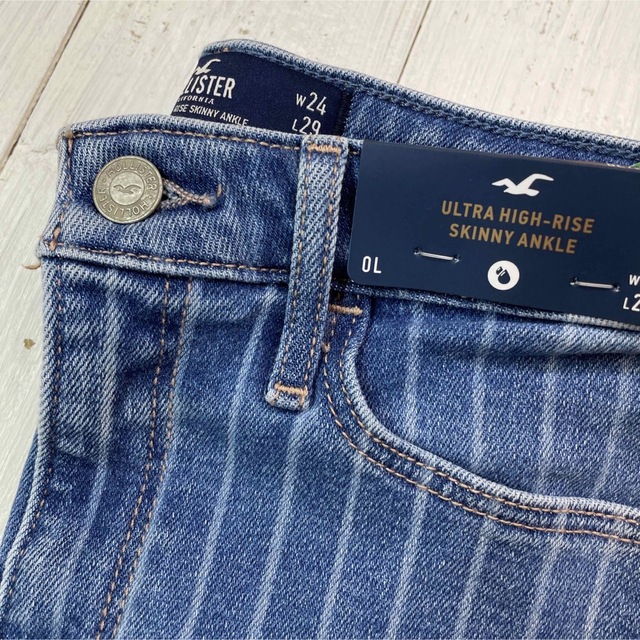 Hollister(ホリスター)のおしゃれストライプブリーチ♡柔らかストレッチ！スキニー/デニム【W24】ロング レディースのパンツ(デニム/ジーンズ)の商品写真