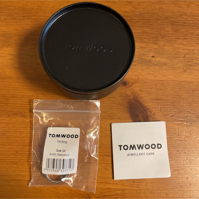 TOM WOOD(トムウッド)のTOMWOOD Tilt Ring リング メンズのアクセサリー(リング(指輪))の商品写真