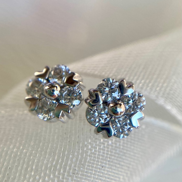 K18WG/K14WG     とっても綺麗なダイヤモンド 0.30ct ピアス レディースのアクセサリー(ピアス)の商品写真