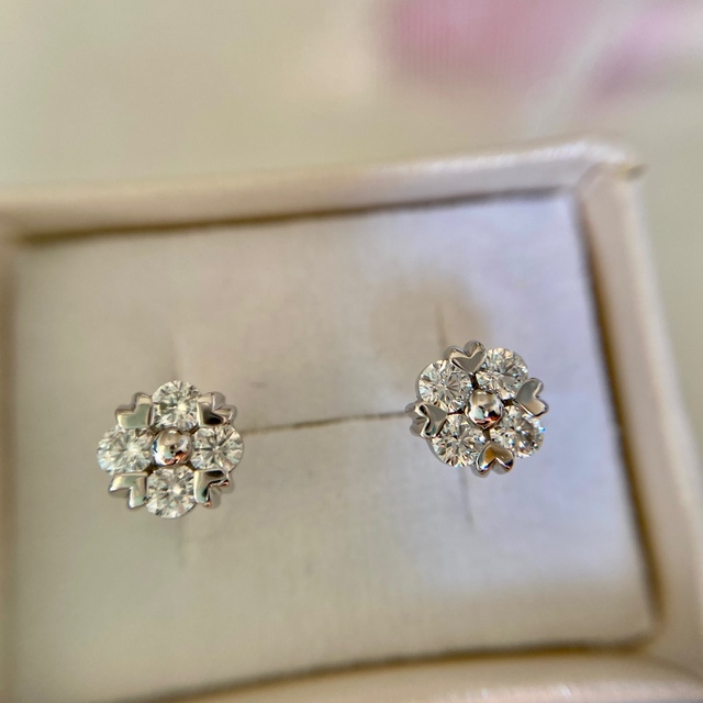 K18WG/K14WG     とっても綺麗なダイヤモンド 0.30ct ピアス レディースのアクセサリー(ピアス)の商品写真