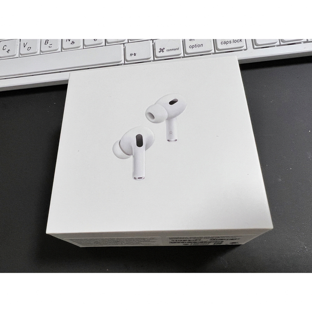 Apple(アップル)のApple AirPods Pro 第2世代　未開封新品　 Bluetooth スマホ/家電/カメラのオーディオ機器(ヘッドフォン/イヤフォン)の商品写真