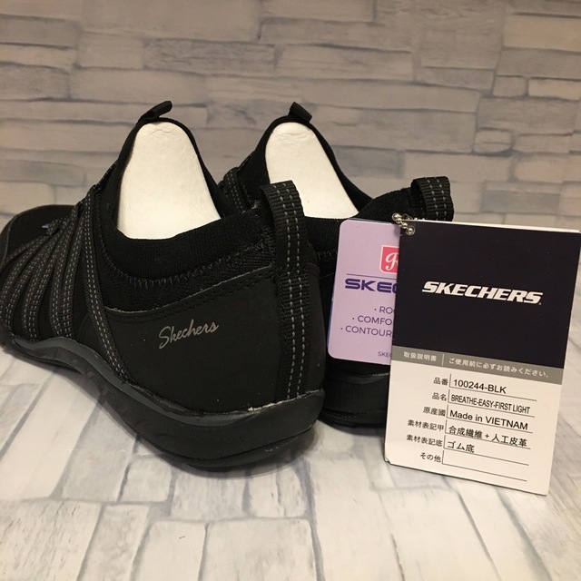 SKECHERS(スケッチャーズ)のスケッチャーズ　ウィメンズシューズ　黒スニーカー　スリッポン　新品靴　24.5㎝ レディースの靴/シューズ(スニーカー)の商品写真