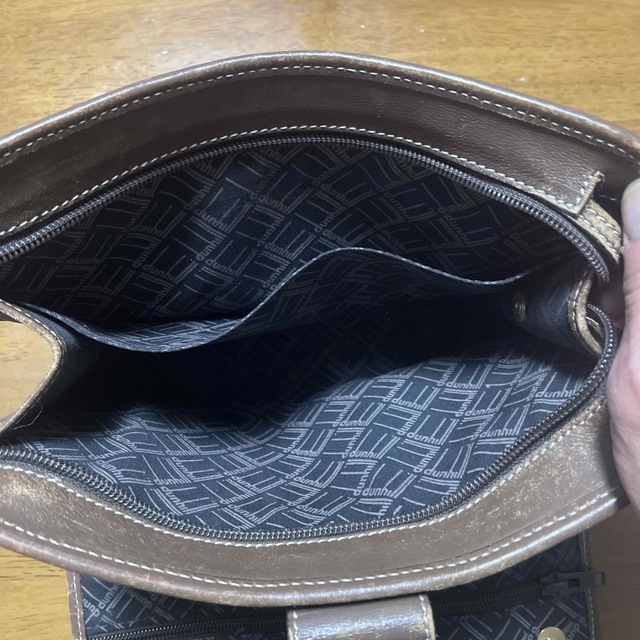 Dunhill(ダンヒル)のダンヒル クラッチバッグ セカンドバッグ ロゴプレート ブラ メンズのバッグ(セカンドバッグ/クラッチバッグ)の商品写真