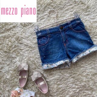 メゾピアノ(mezzo piano)の【美品】メゾピアノ　デニム　ショートパンツ　ロゴ　花柄　裾フリンジ　短パン(パンツ/スパッツ)