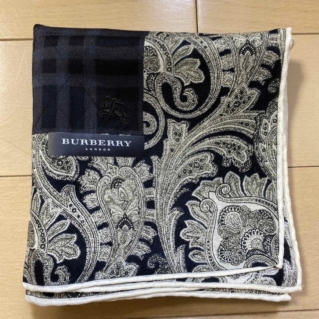 BURBERRY(バーバリー)の専用★新品☆Burberry☆メンズハンカチ3点 メンズのファッション小物(ハンカチ/ポケットチーフ)の商品写真