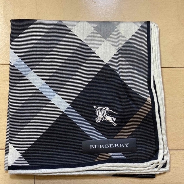 BURBERRY(バーバリー)の専用★新品☆Burberry☆メンズハンカチ3点 メンズのファッション小物(ハンカチ/ポケットチーフ)の商品写真