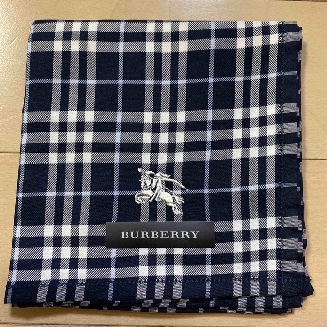 BURBERRY(バーバリー)の専用★新品☆Burberry☆メンズハンカチ3点 メンズのファッション小物(ハンカチ/ポケットチーフ)の商品写真