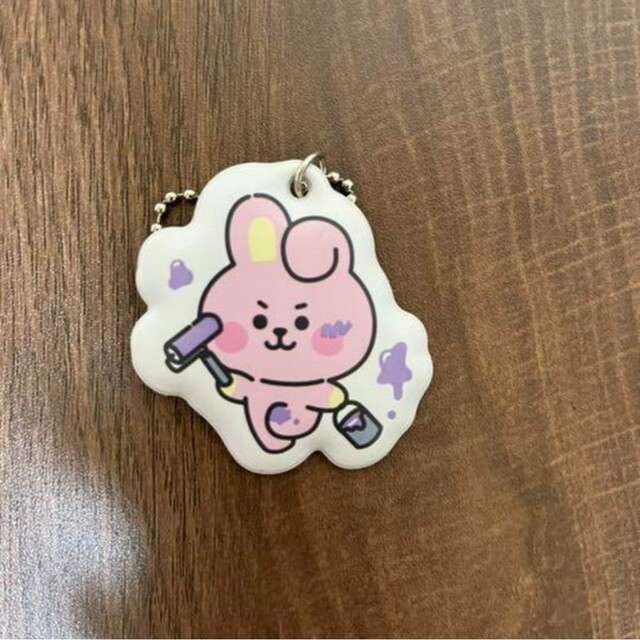 BT21 COOKY キーホルダー クッション型チャーム くら寿司 うさぎ ４点 エンタメ/ホビーのタレントグッズ(アイドルグッズ)の商品写真