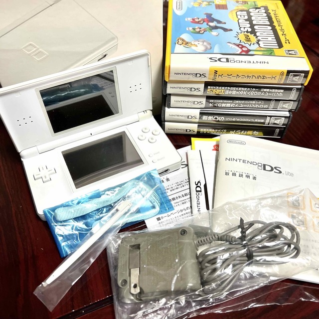 DSライト】Nintendo DS Lite＋ソフト5点セット - 携帯用ゲーム機本体