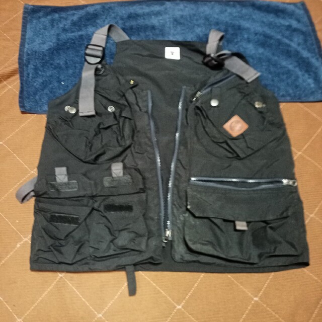 grn(ジーアールエヌ)のgrn outdoor TEBURA VEST 21 サイズ L ブラック メンズのトップス(ベスト)の商品写真