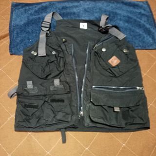 ジーアールエヌ(grn)のgrn outdoor TEBURA VEST 21 サイズ L ブラック(ベスト)