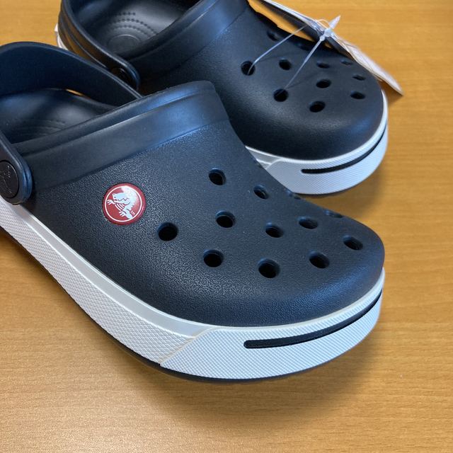 crocs(クロックス)の新品 19.5㎝ クロックス クロックバンド 2.0 クロッグ ブラック キッズ/ベビー/マタニティのキッズ靴/シューズ(15cm~)(サンダル)の商品写真