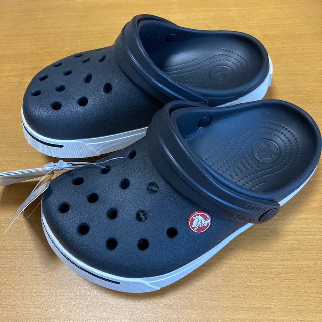 crocs(クロックス)の新品 19.5㎝ クロックス クロックバンド 2.0 クロッグ ブラック キッズ/ベビー/マタニティのキッズ靴/シューズ(15cm~)(サンダル)の商品写真