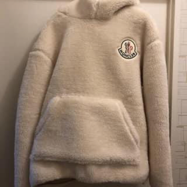 MONCLER(モンクレール)の中古☆モンクレール レディースのジャケット/アウター(毛皮/ファーコート)の商品写真