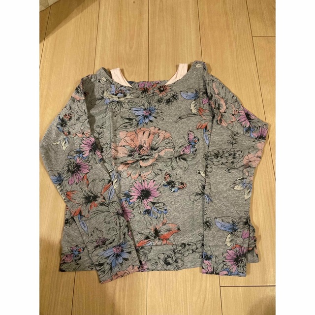 GAP(ギャップ)のGap Kids 女の子長袖Tシャツ　花柄　グレー キッズ/ベビー/マタニティのキッズ服女の子用(90cm~)(Tシャツ/カットソー)の商品写真