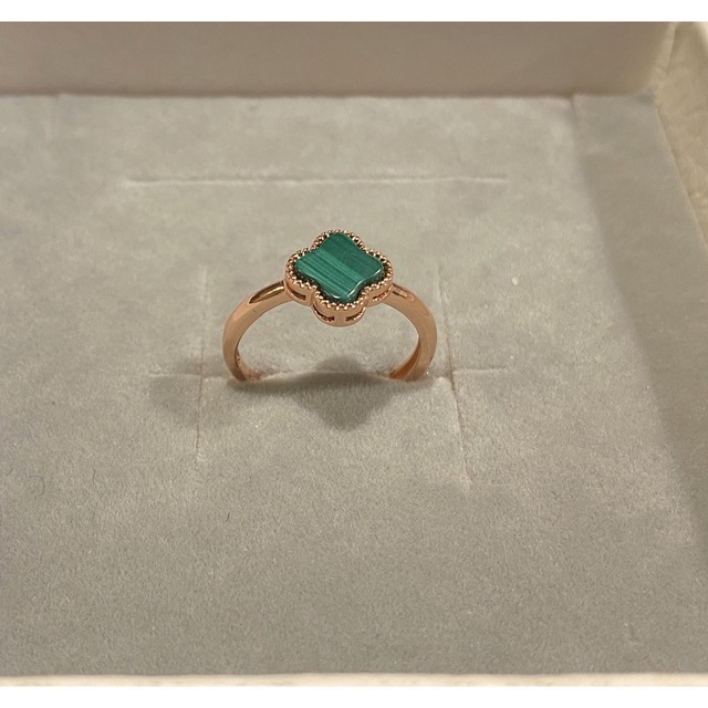 【天然石】マラカイト　クローバーデザインリング　12月誕生石　パワーストーン レディースのアクセサリー(リング(指輪))の商品写真