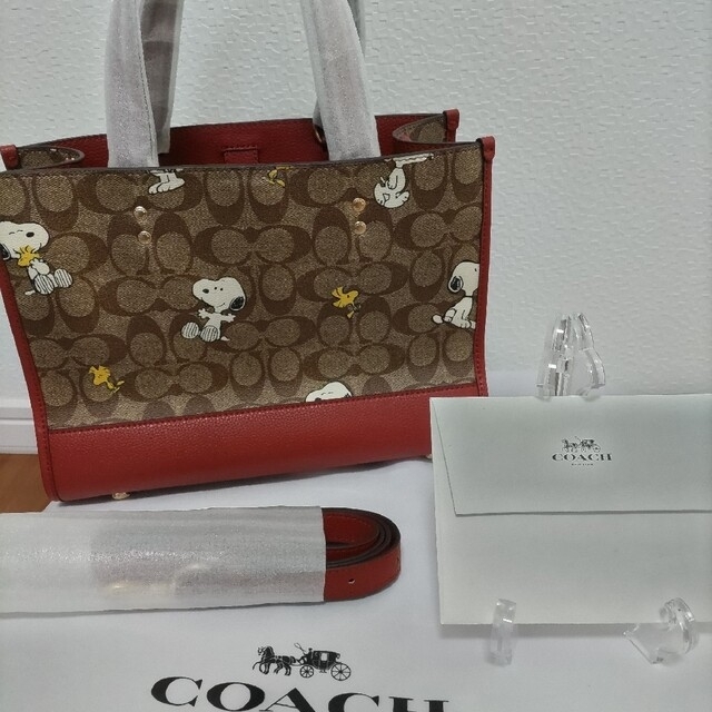 COACH(コーチ)のCOACH コーチ スヌーピー トートバッグ デンプシー キャリーオール 新作 レディースのバッグ(トートバッグ)の商品写真