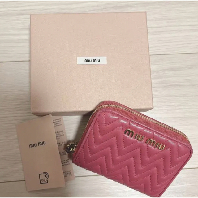 miumiu 財布 ピンク マテラッセ 折財布