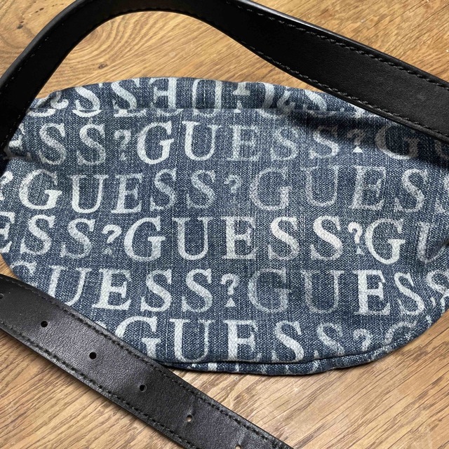 GUESS(ゲス)のGUESS デニムウエストポーチ レディースのバッグ(ボディバッグ/ウエストポーチ)の商品写真