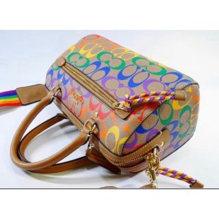 COACH - コーチ レインボーシグネチャーショルダーバックの通販 by え