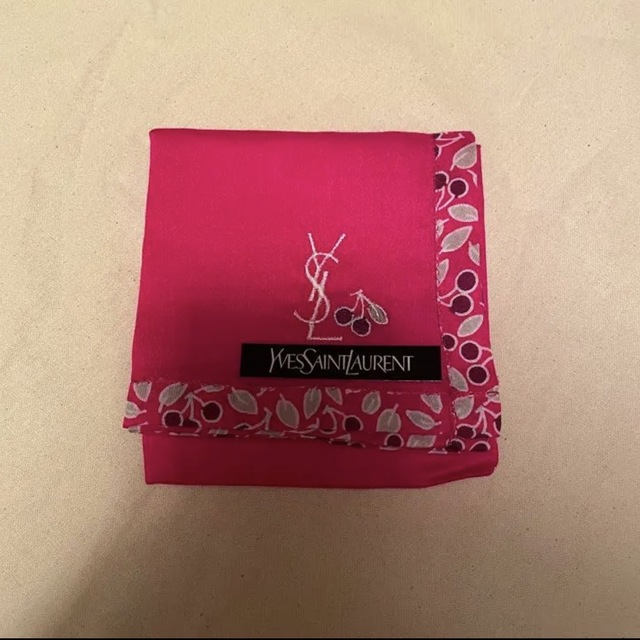 Yves Saint Laurent(イヴサンローラン)のYves Saint Laurent サクランボ柄　ハンカチ　3枚セット売り！ レディースのファッション小物(ハンカチ)の商品写真