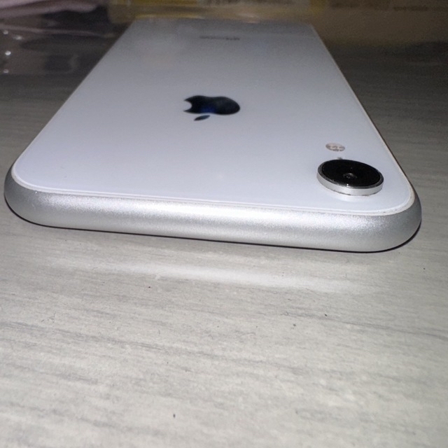 iPhone XR White 128 GB docomo