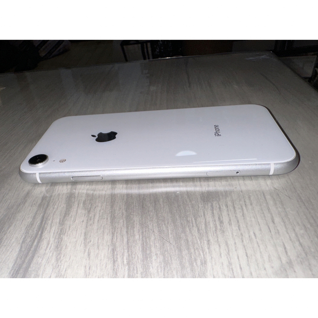 iPhone XR White 128 GB docomo