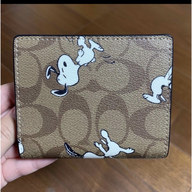 COACH(コーチ)の本体のみ　4591  コーチ　二つ折り財布　スヌーピーコラボ レディースのファッション小物(財布)の商品写真