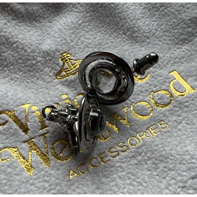 Vivienne Westwood(ヴィヴィアンウエストウッド)の【新品】vivienne westwood タイニーオーブ ピアス レディースのアクセサリー(ピアス)の商品写真