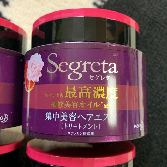 花王(カオウ)のセグレタ　トリートメント　180g  4個セット コスメ/美容のヘアケア/スタイリング(トリートメント)の商品写真