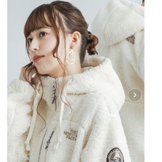 ザノースフェイス(THE NORTH FACE)のノースフェイスプレイグリーンフーディアイボリー(ブルゾン)